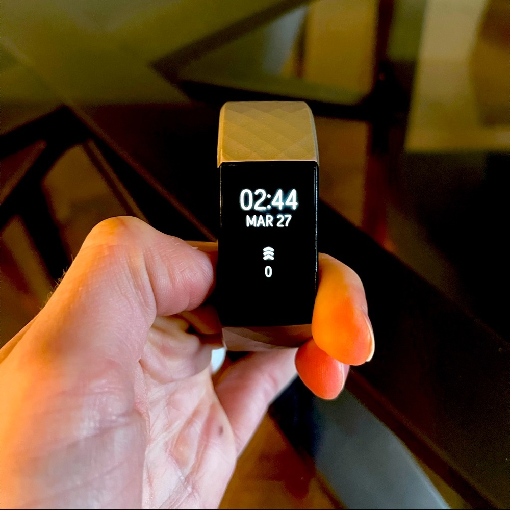 Fitbit Charge 4 + bands + 2 charging cords